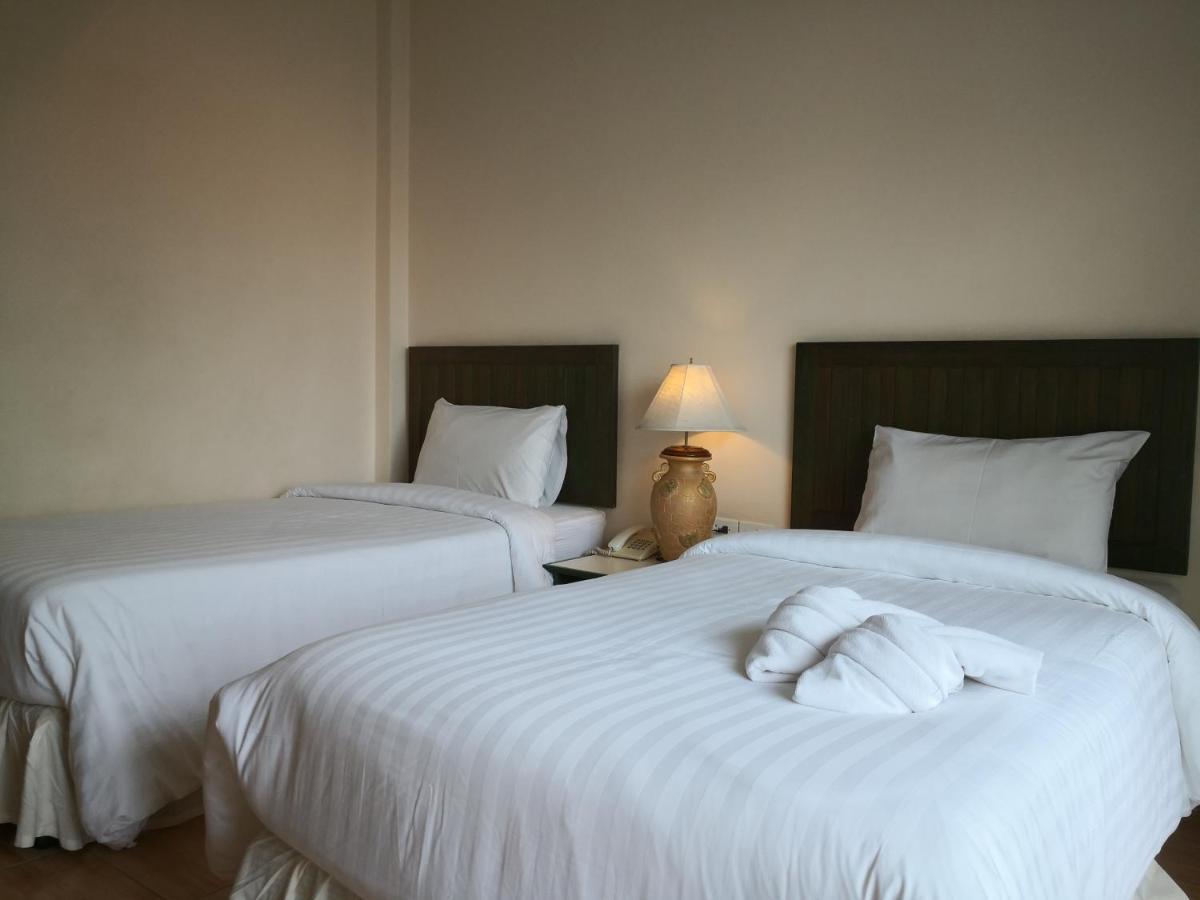 Baan Suksiri Hotel Hua Hin Bagian luar foto